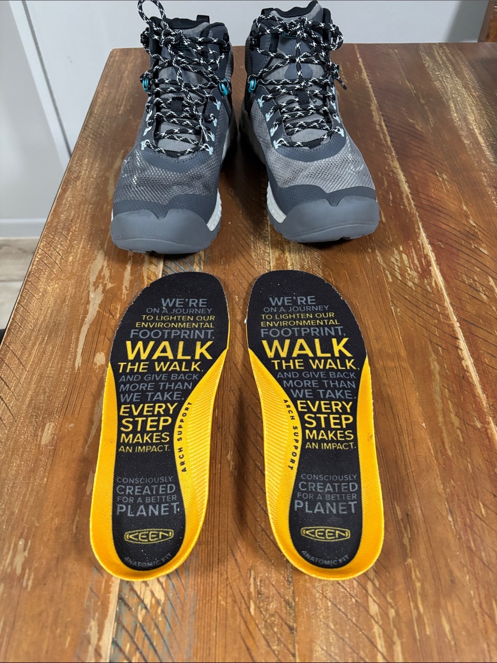 KEEN Men's Gray and Black Hiking Sneakers with Yellow Insoles 9.5